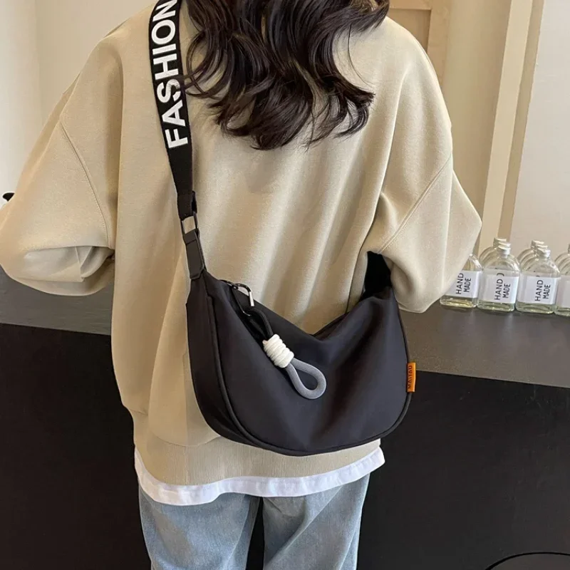 2025 New Fashion Crossbody Bag Simple Wide Shoulder Strap Design Single Shoulder Bag Original Style Commuting Dumpling Women Bag