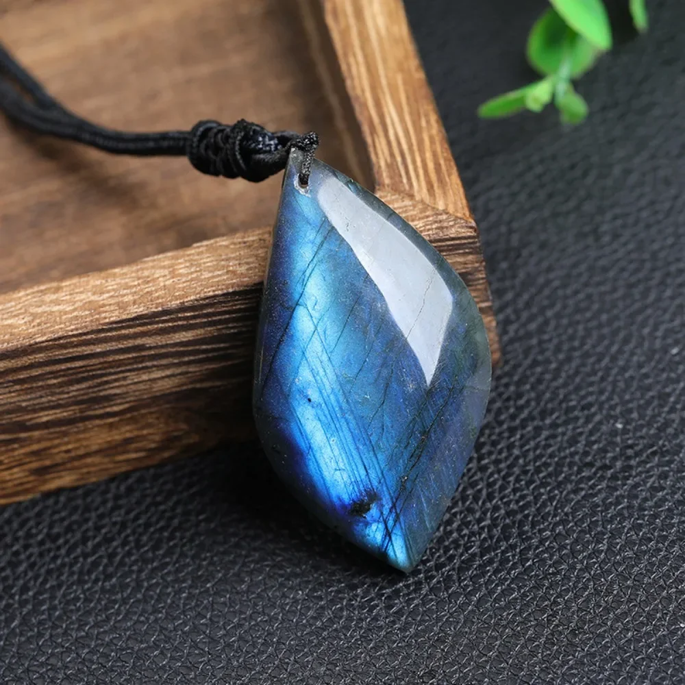 Natural Labradorite Necklace Pendant Moonstone Healing Crystal Stone Pendants with Hand-Woven Rope for Unisex Jewelry