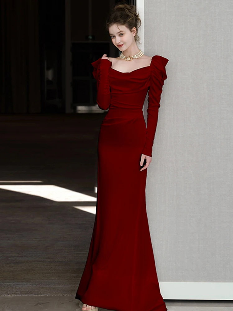 

Красное вечернее платье с длинными рукавами и эффектом стройности, подходящее для свадебного приема и повседневной носки