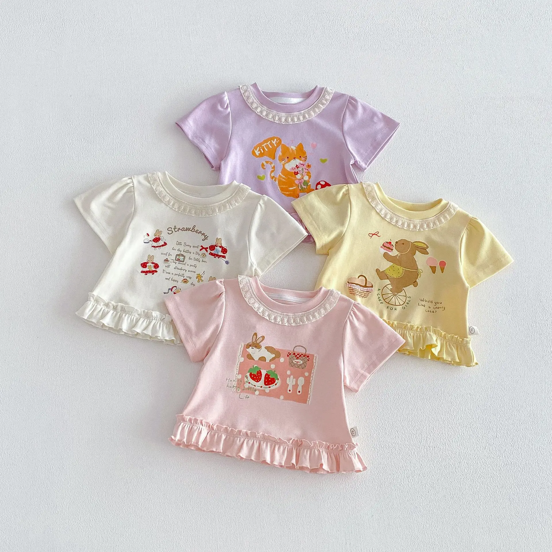 

Детская футболка с мультяшным принтом 2026: Новинка весны, корейская версия, с принтом «Маленький кролик», нижняя рубашка, детский кружевной топ