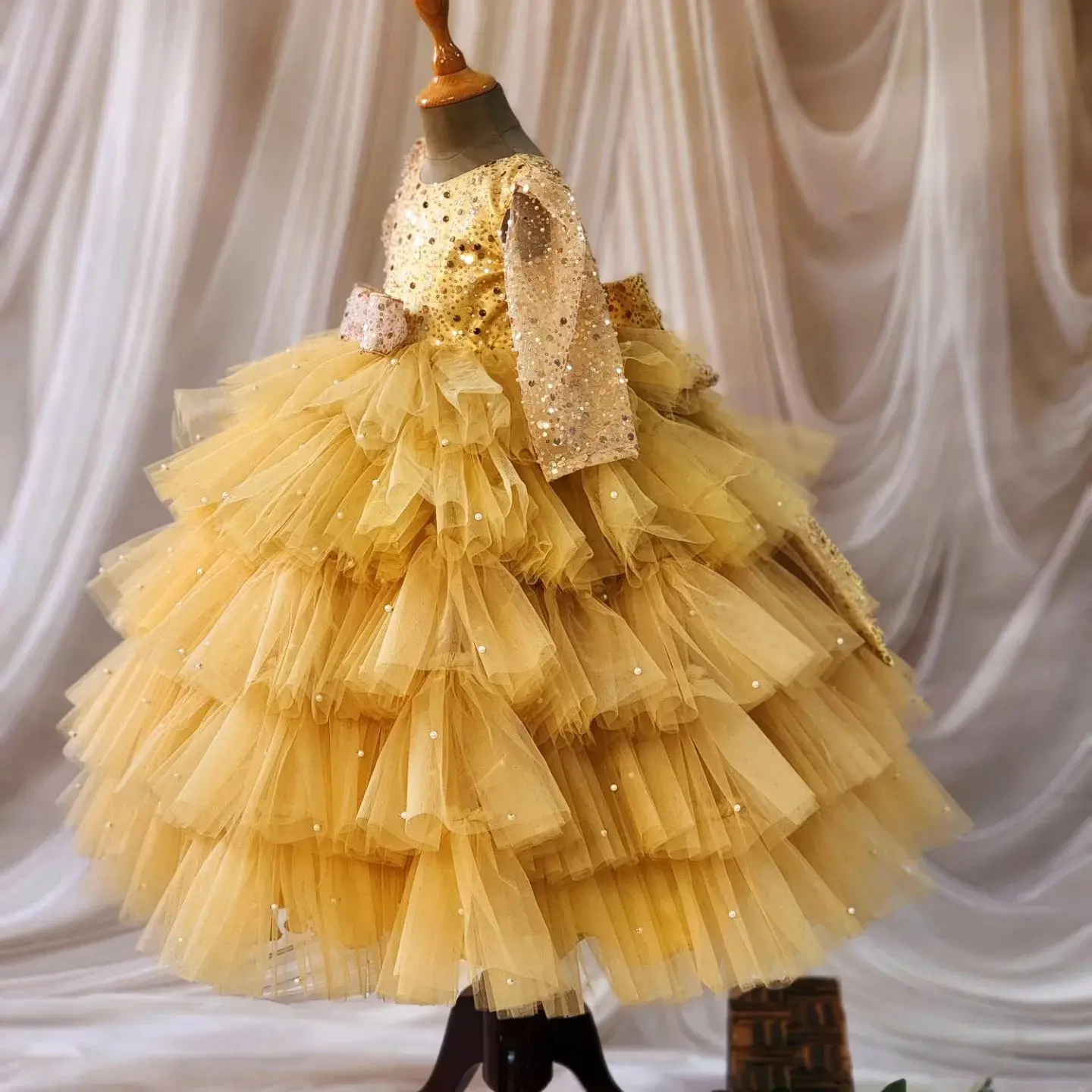 Gouden meisje verjaardag jurken lange mouwen lovertjes bloemenmeisje jurken prinses kleine baby kinderfeestjurken op maat