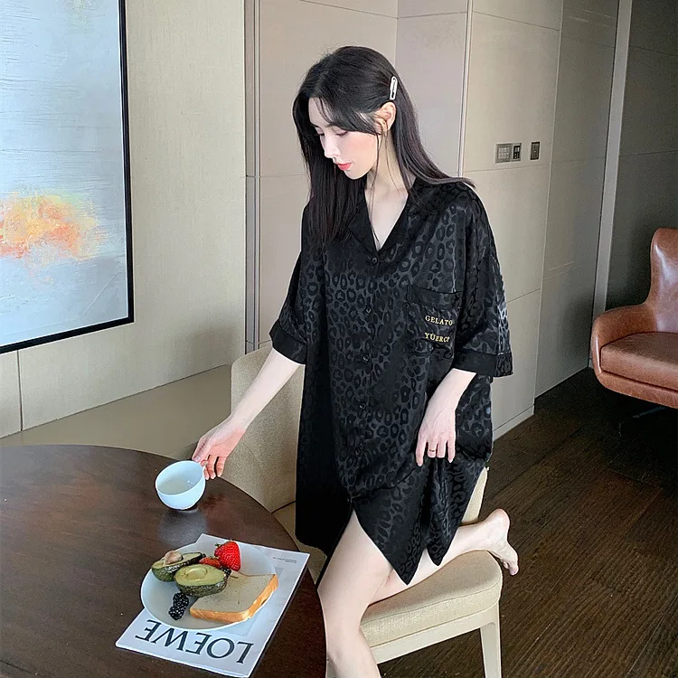 夏の半袖セクシーなシャツルーズパジャマは家の服装のファッショナブルな部分の外で着用できます