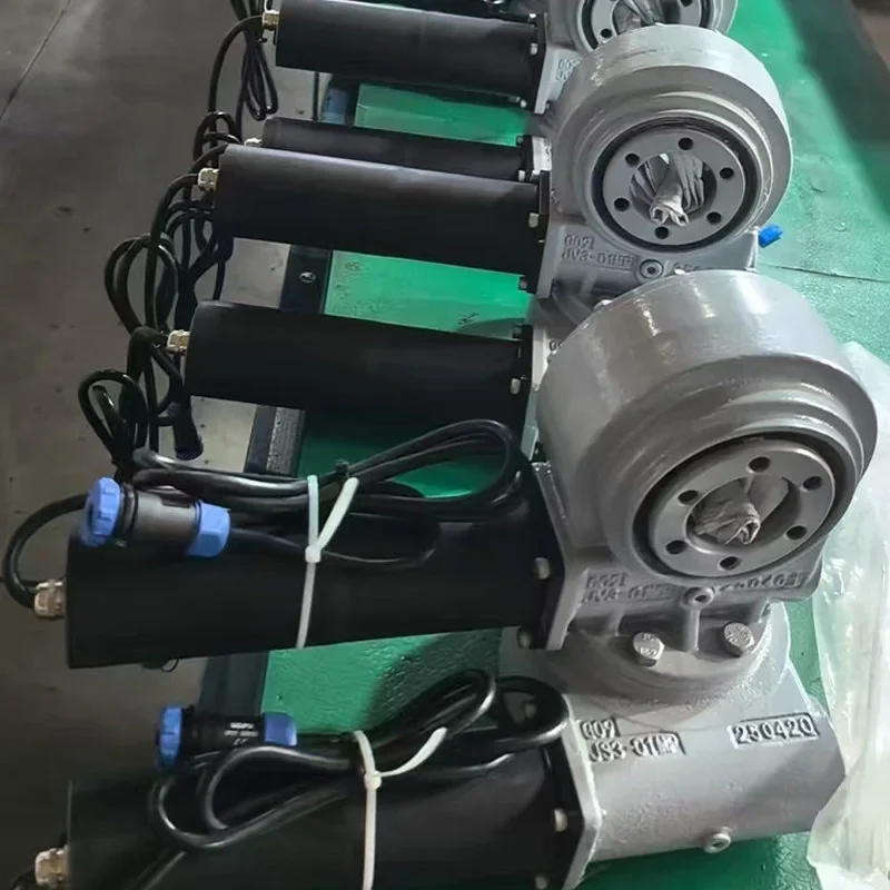 DC 24V Dual-Axis Rotation Drive SDE3 Solar Gearbox Worm Gear Rotation Drive Photovoltaic Solar Panel Mounting Accessories