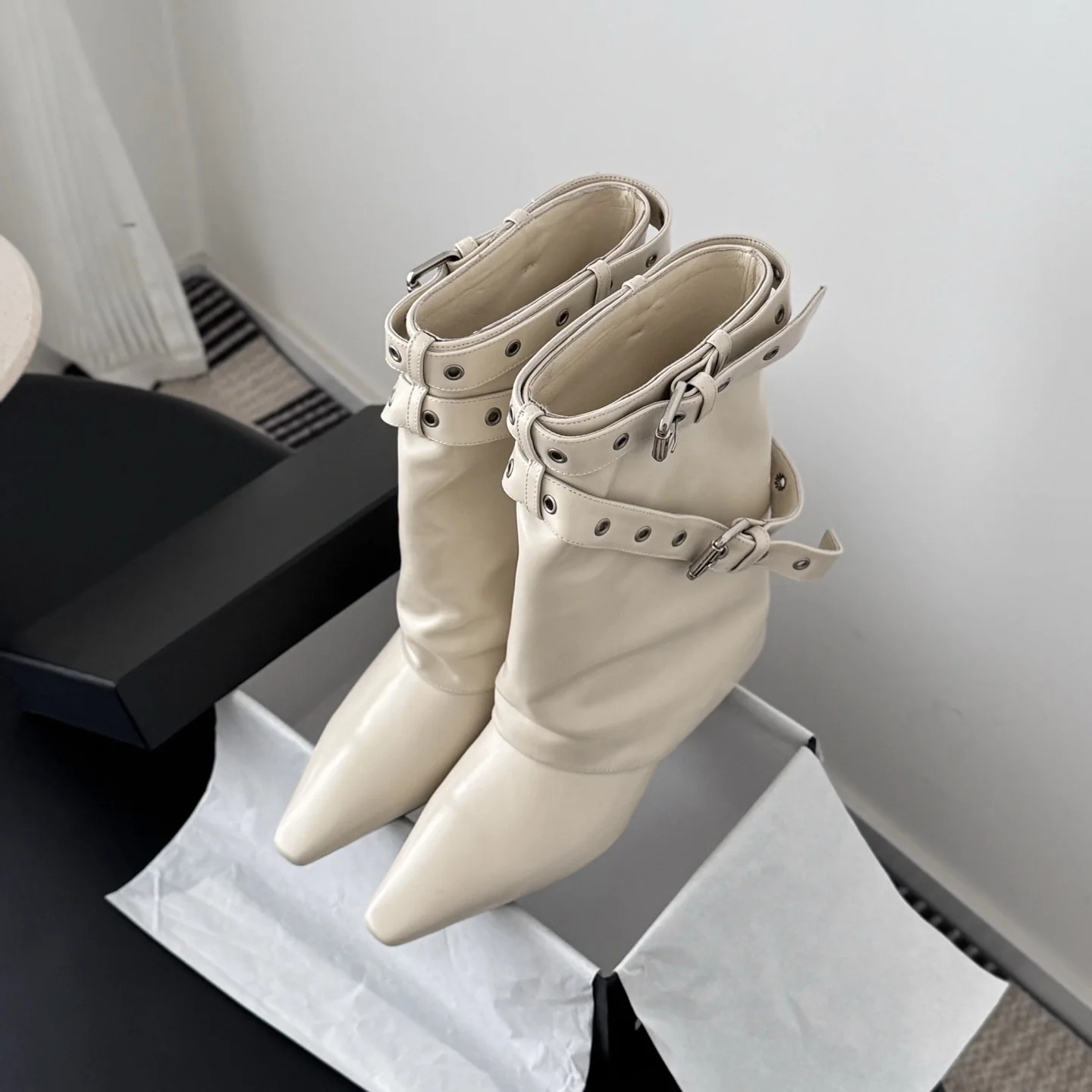 Heißer Verkauf Damenstiefel Damen mittelhohe Stiefel Hosenrohrstiefel Slouch Stiefel Motorradstiefel Spitzschuh Keilabsatz Größe 35-40