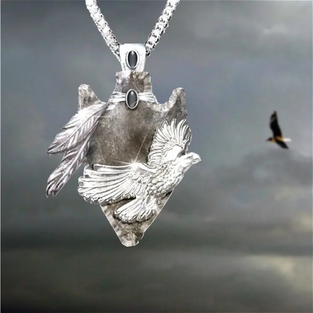 Vintage Fashion Geometric Pendant Carved Feather Eagle Necklace Men's Creative Trend Pendant Necklace Gothic Punk Gift Jewelry