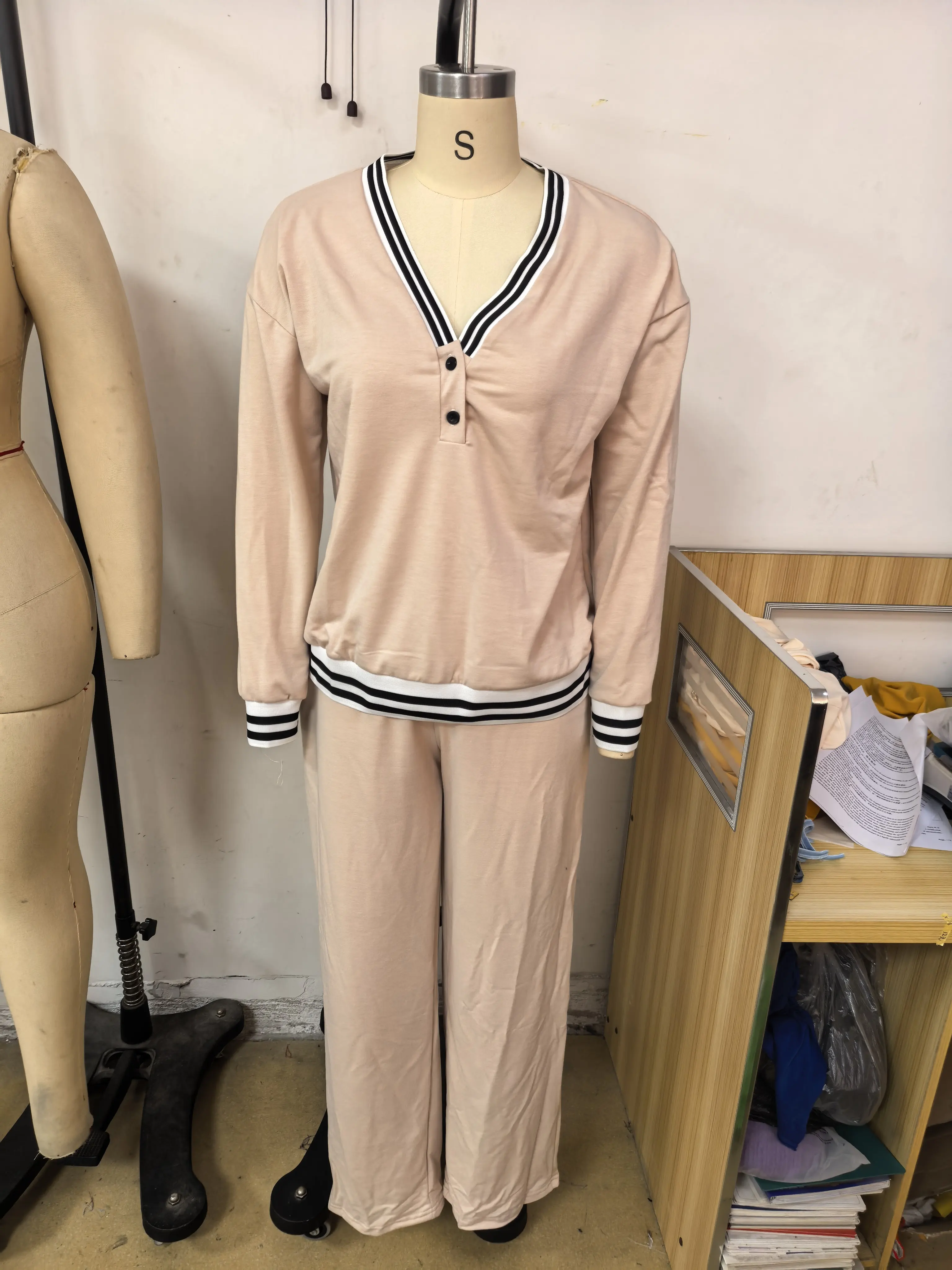 2026 Amazon's cross-border women's fall/winter V-neck striped pullover pants and loose-fitting casual set for legs and torso