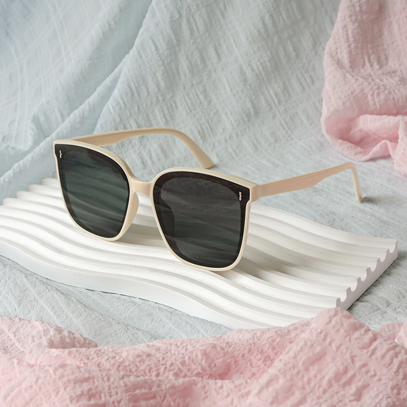 نظارات شمسية بإطار مزخرف عصرية، إكسسوار أزياء لا غنى عنه في الداخل والخارج، خيارات متعددة الألوان للجنسين