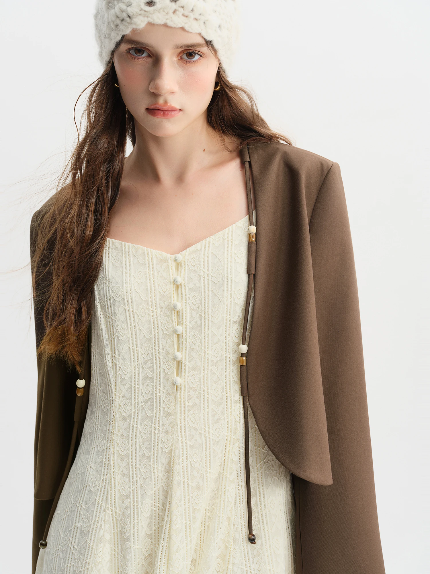 DUSHU PLUS ขนาดผู้หญิง Beaded String Design โค้ง Hem เสื้อแจ็คเก็ตสั้น 2025 คอลเลกชันฤดูใบไม้ร่วง Slimming Elegant 25DS83323