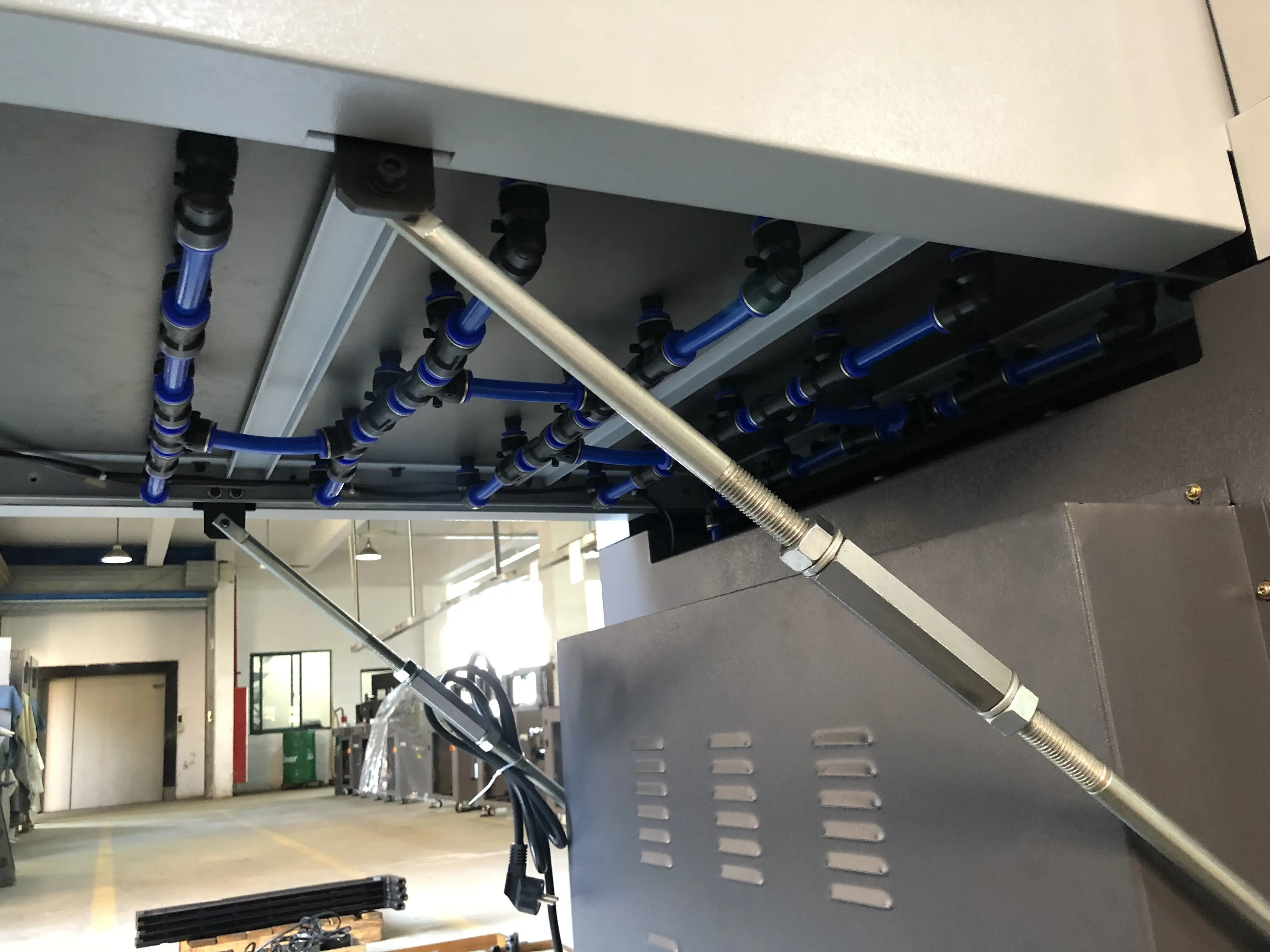 QK-H720RT Taglierina per carta perfetta idraulica ad alta velocità Guillotina da 720 mm con tavolino e pompa d'aria CE