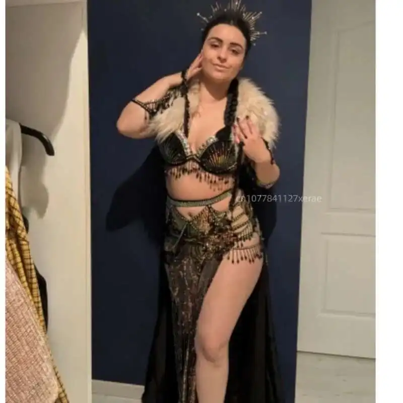 Costume da performance di danza del ventre personalizzato con paillettes per anziani ricamate con perline di cristallo Set di nappe Abiti da competizione di danza orientale