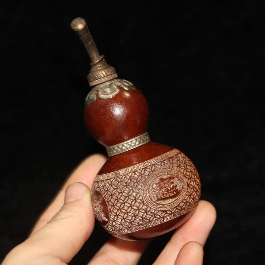 Early collection, natural gourd snuff bottle ornament with fine workmanship, as shown in the picture, size 5 × 5 × 10