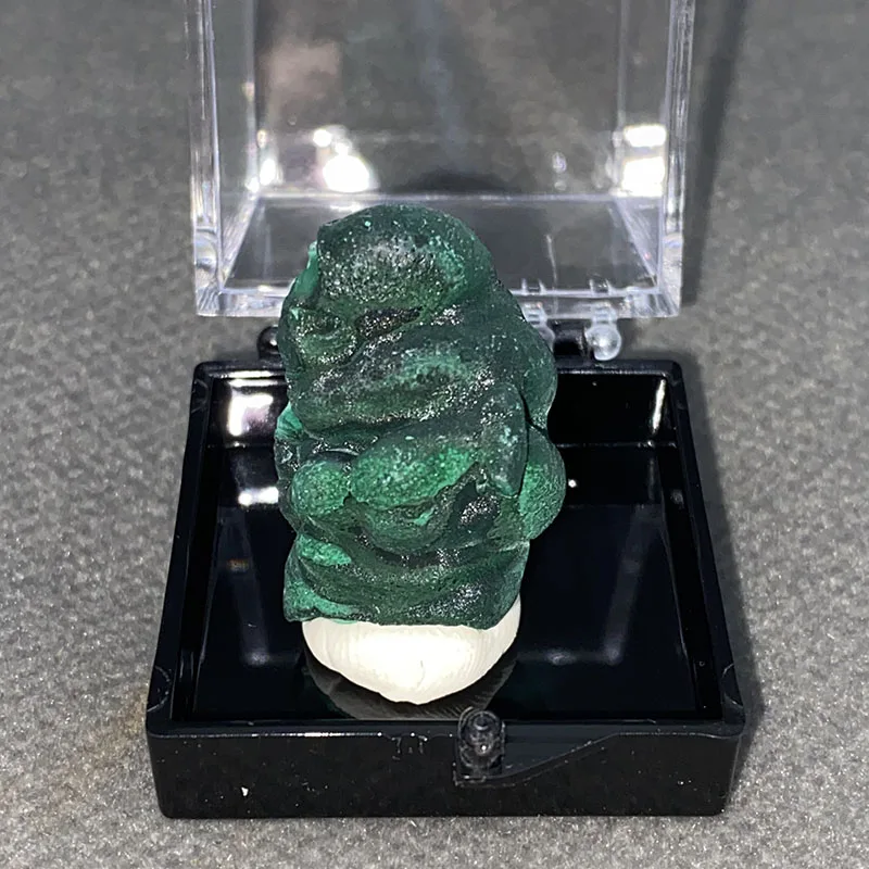 100% natural Aperture Malachite raw stone mineral specimen gemstone collection beadsBox size:35*35*35mm
