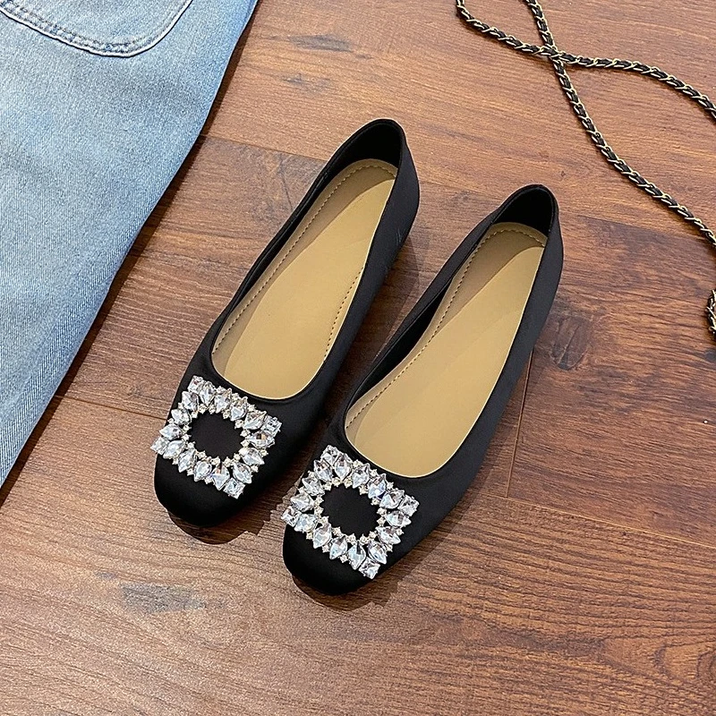 Sepatu Hak Rendah Model Slip-on Musim Gugur Terbaru, Ujung Bulat, Gesper Persegi Berhias Rhinestone, Lembut, dan Rendah