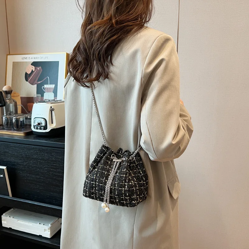 High-end Small Bag Women\'s Autumn 2023 New Fashion Versatile Ins Plaid Bucket Bag Chain Shoulder Messenger Bag