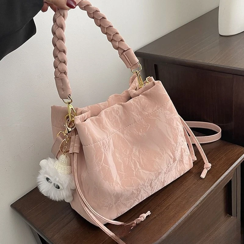 

Women's niche messenger tote bag New pleated versatile bucket bag Multifunctional pink messenger bag Girls fashion wallet