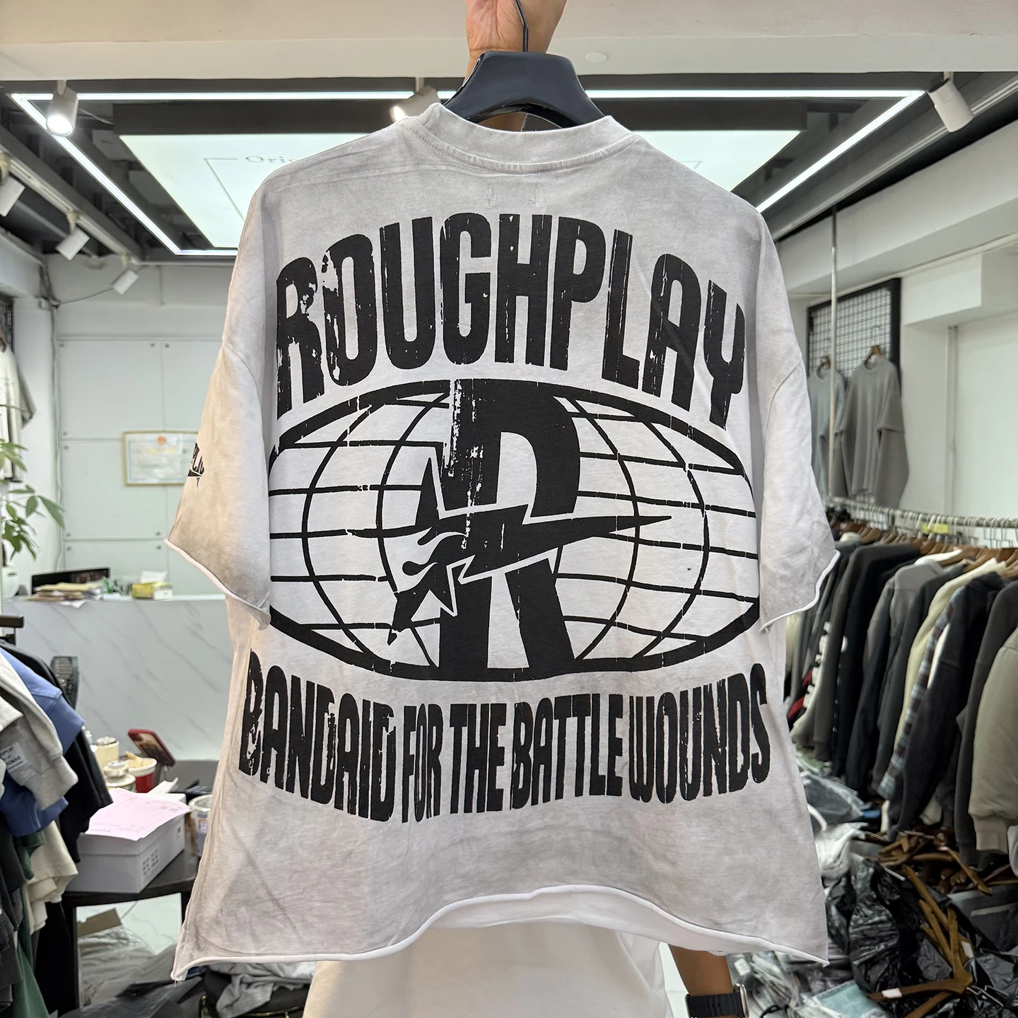 Retro American Worn-look Letter Print Flashing Diamond Short Sleeve Loose Casual T-shirt Unisex Vintage Hole Punch T-shirt
