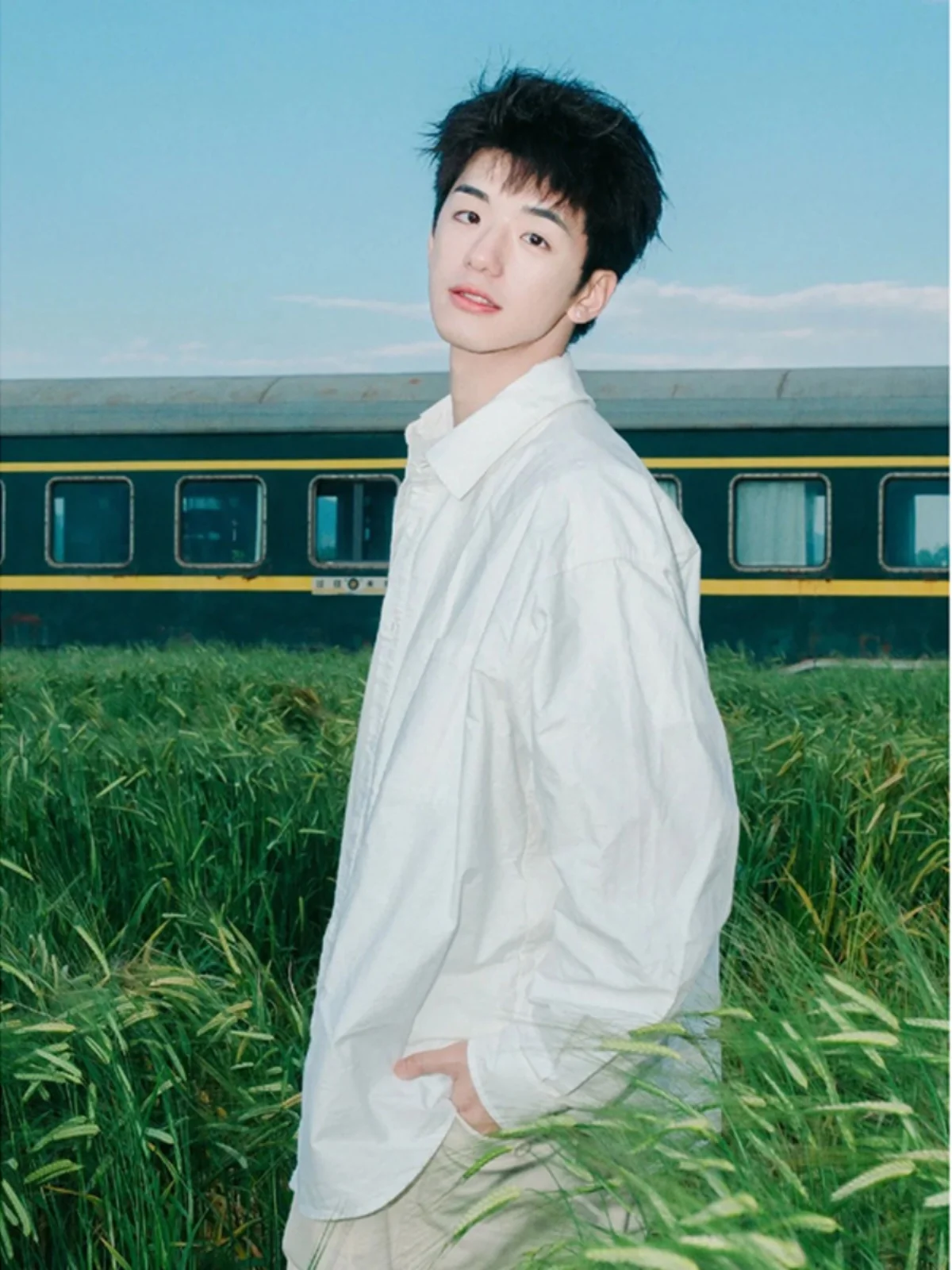 

Белая солнцезащитная рубашка с длинными рукавами, повседневная свободная молодежная летняя верхняя одежда для мужчин, модная брендовая повседневная одежда