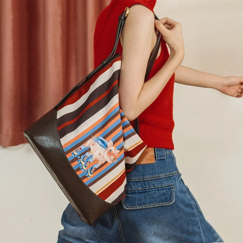

Printed Canvas Tote Bag for Women 2024 New Style Leather Large Capacity Bucket Bag Single Shoulder Crossbody Bag