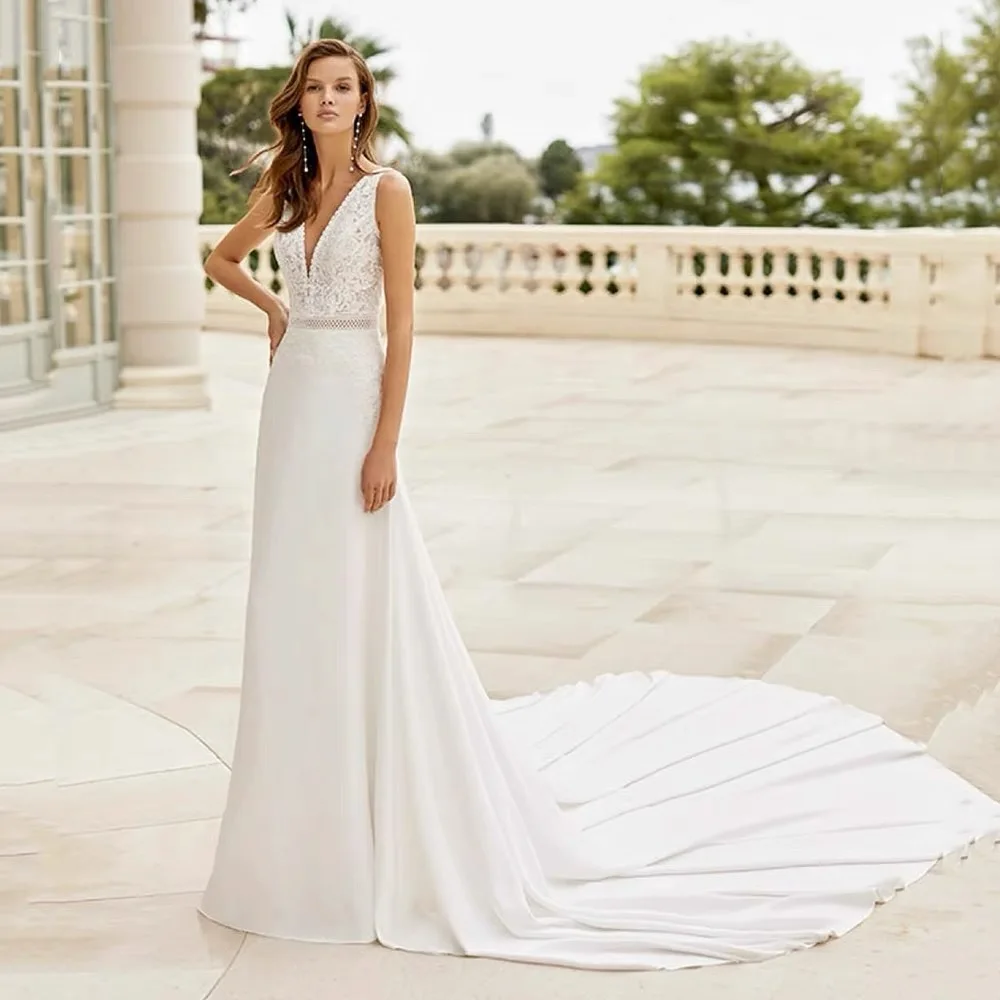 보헤미안 스타일의 브이넥 웨딩 드레스 2025년 맞춤형 아플리케, 뒷면에 끈이 없고 비즈 네일로 장식되어 있습니다.