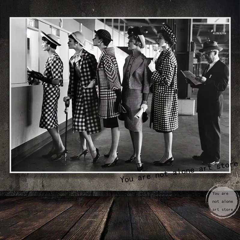 Vintage Black White Elegant 5 Models Wearing Fashionable Dress Art Poster Canvas Painting Wall Prints Picture Home Decor Cuadros
