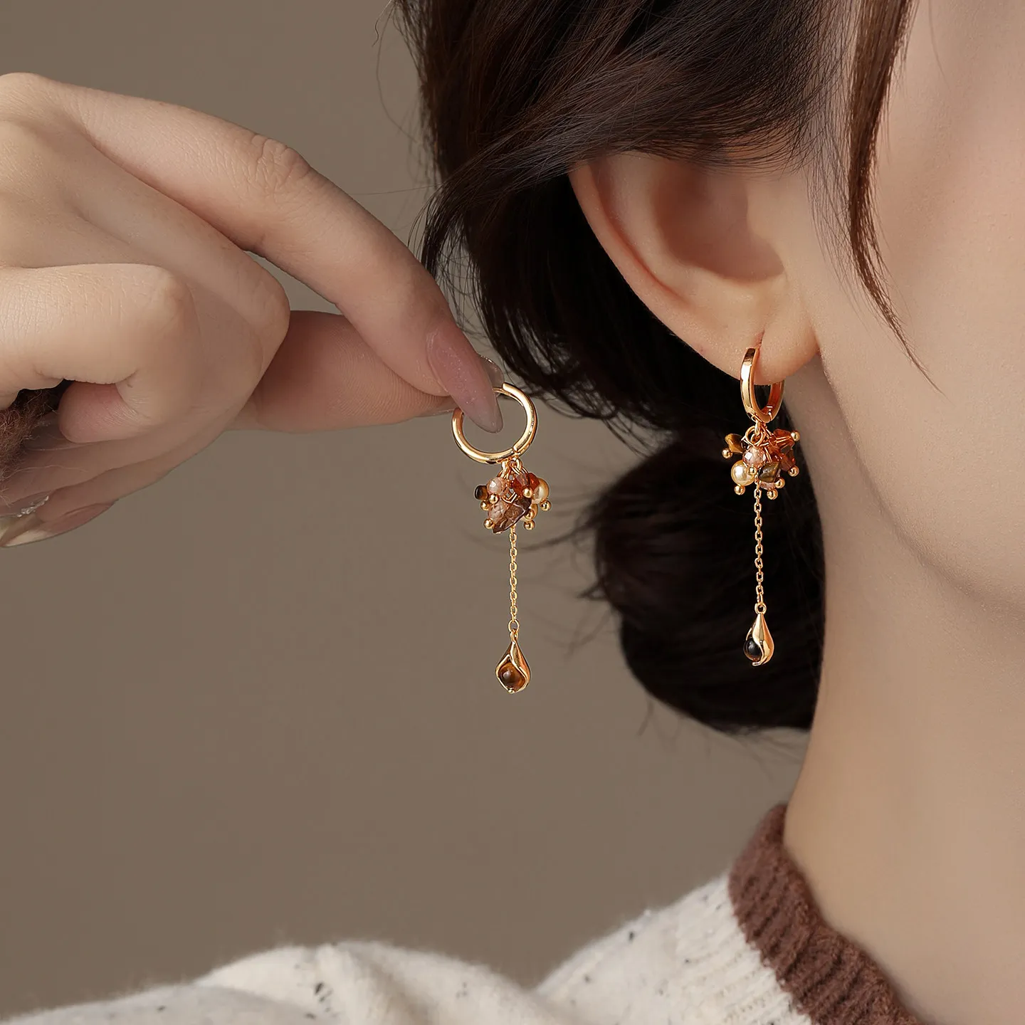 Trendy Irregular Artificial Crystal Tiger Eye Stone Pendant Earrings 2026 New Luxury Accessory for Women Fashion Ear Jewelry view 2