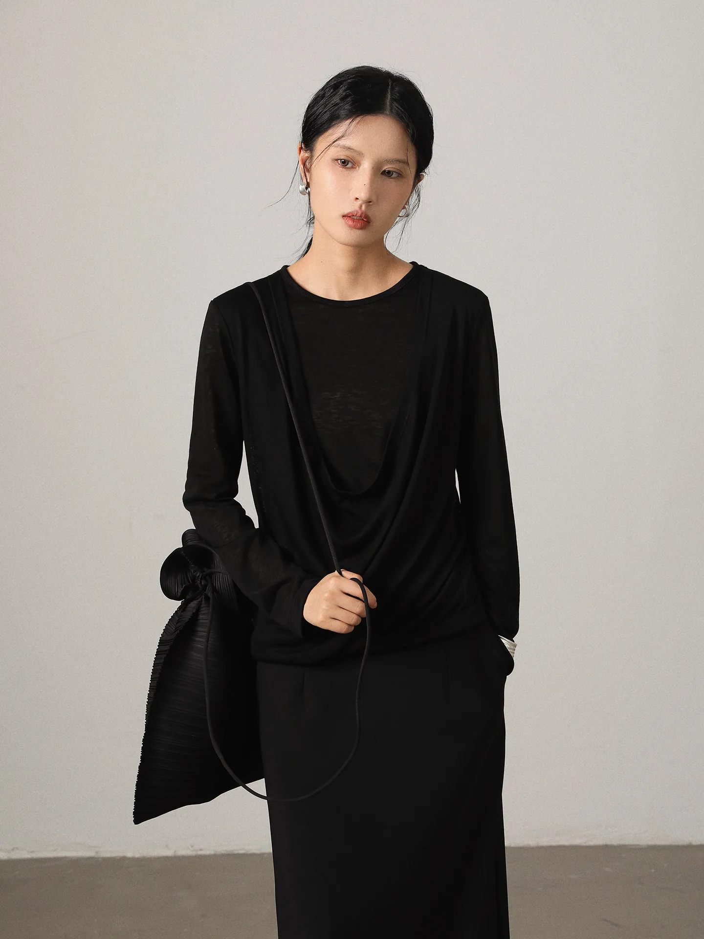 

Женский трикотажный топ Vimore 0 Prure Sense с эффектом двухслойности, имитация шелка, свободный воротник, дизайнерский крой, базовая модель с длинным рукавом