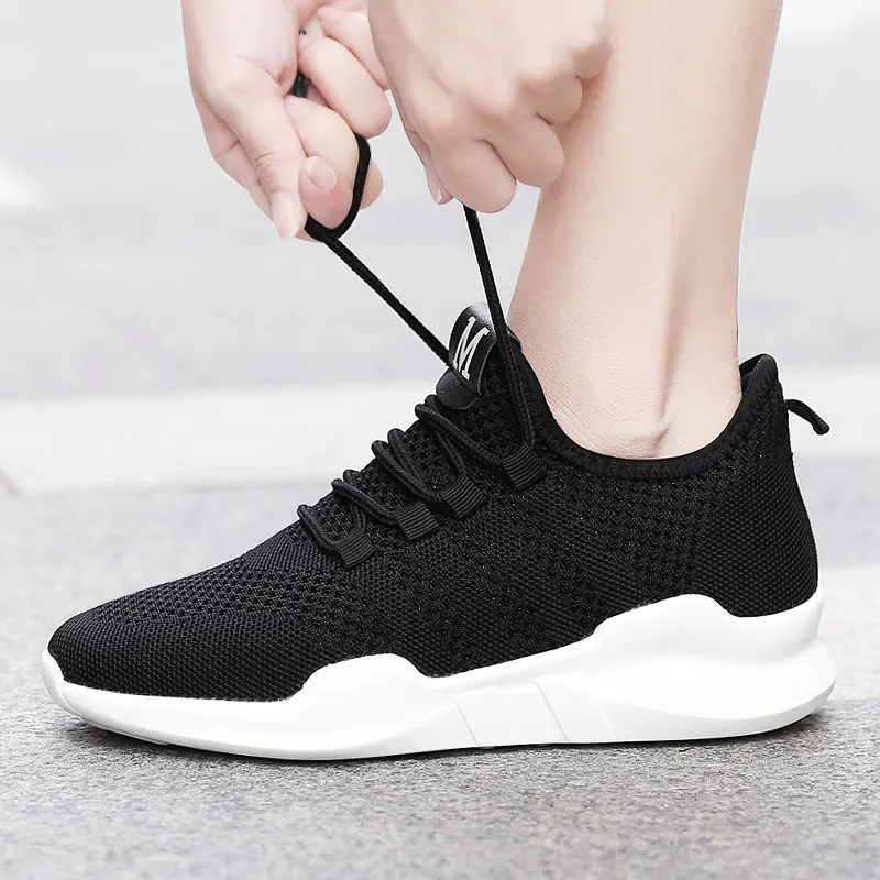 

Non-slip Men Shoes New Summer Fashion Women Lightweight Running Casual Shoes Breathable Comfortable Mesh Mama Gym Shoes Sneakers