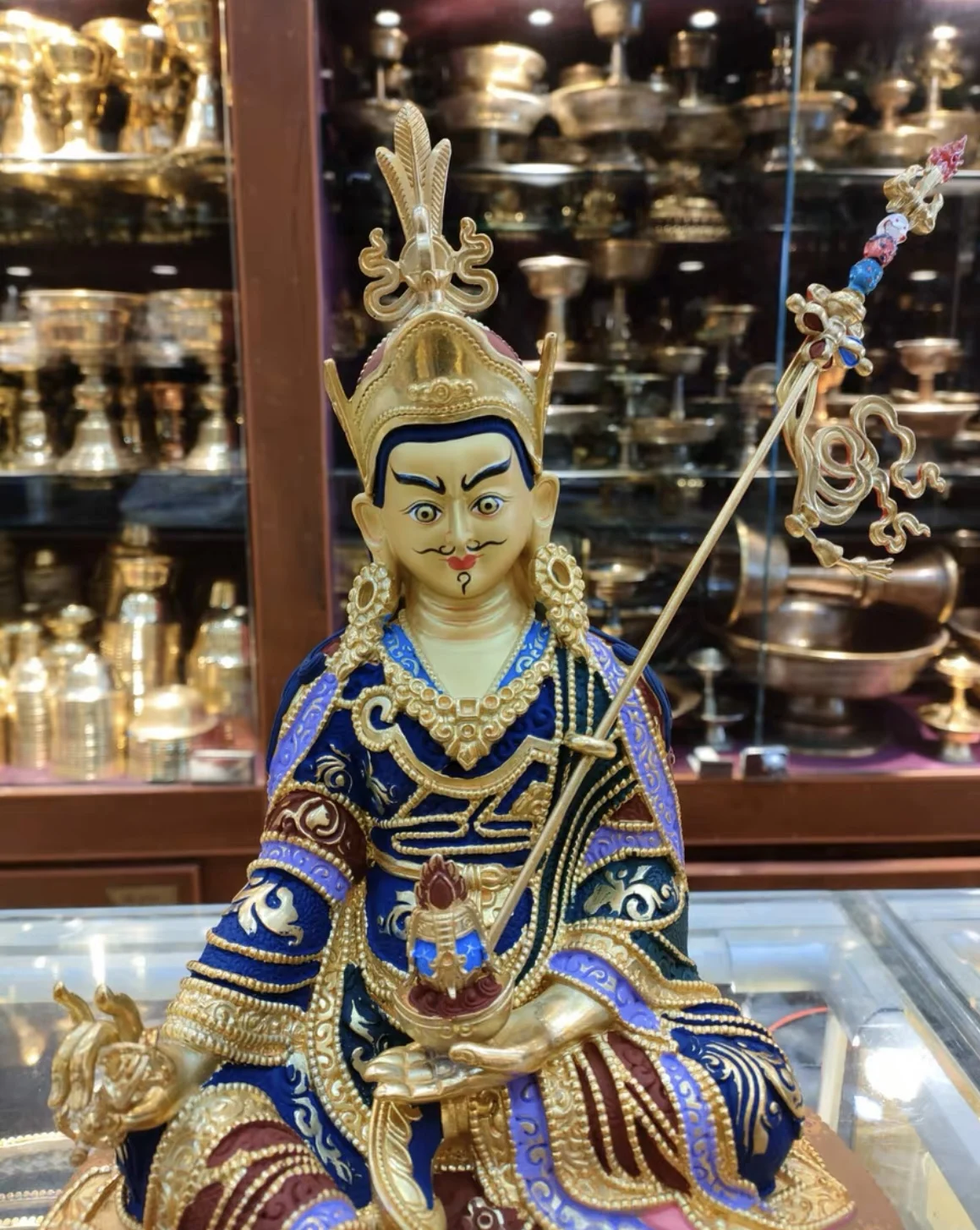 31 سنتيمتر كبير أعلى درجة اللون رسمت النحاس Padmasambhava Guru Rinpoche بوذا تمثال المنزل معبد العبادة حماية فعالة