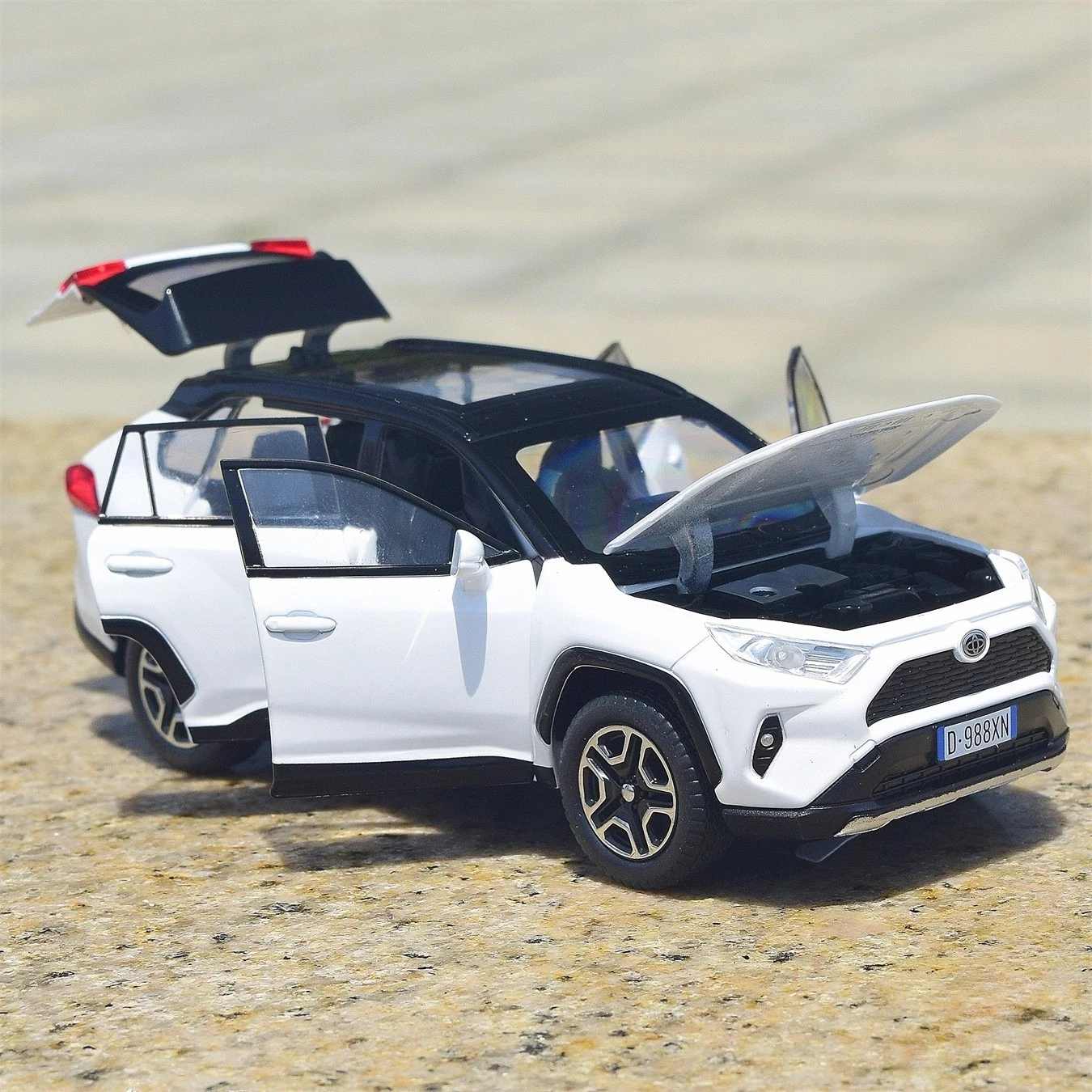 1:32 RAV4 SUV High Simulation Diecast Metal Alloy Model car Sound Light Pull Back Collection Kids Toy Gifts