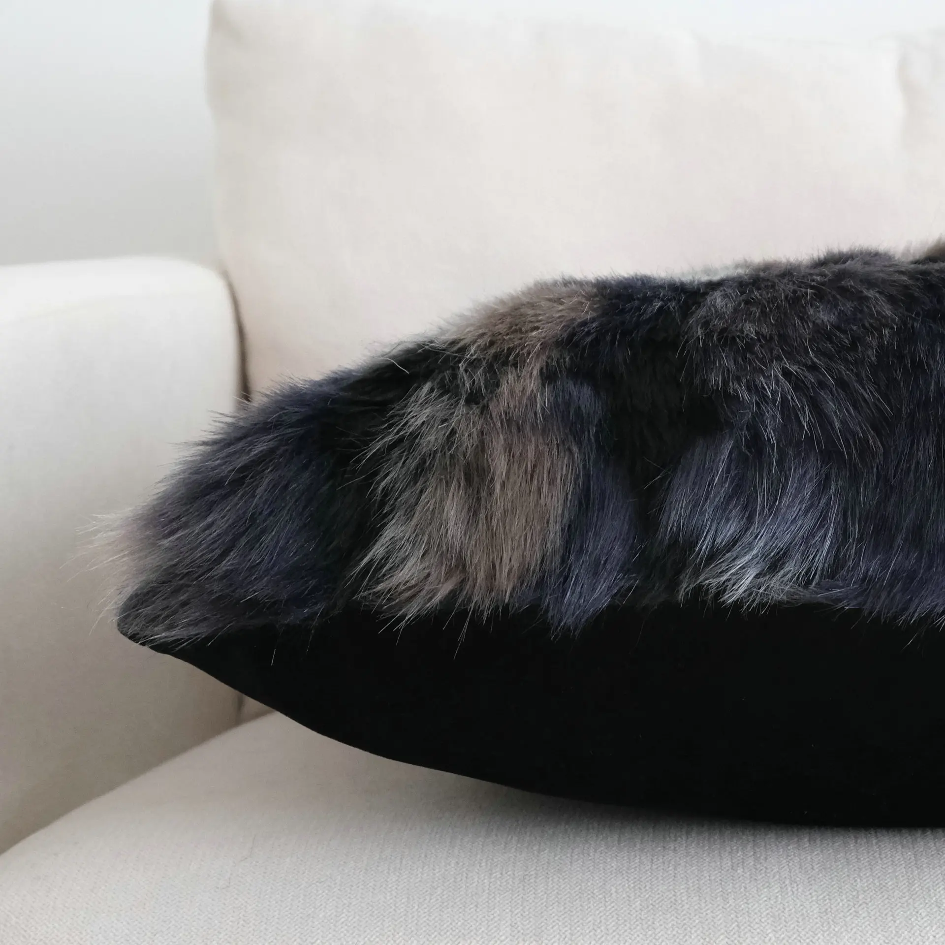 Artificial Fur Cushion Covers Light Luxury Plush Pillow Cases Autumn and Winter Home Pillow Covers Decorative Fluffy Comfortable