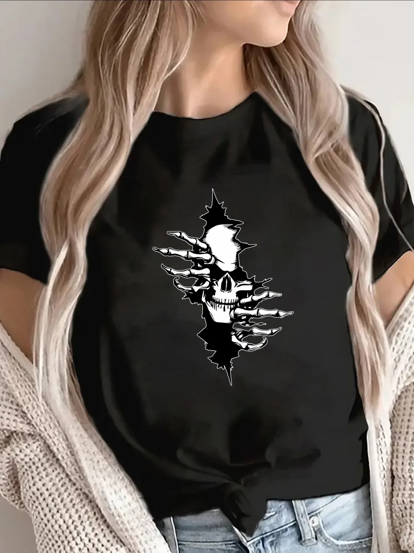 Short Sleeve T-Shirt with Skull Graphic Design and Casual Wear in Restaurants Living Rooms Comfortable Fit for Everyday Use