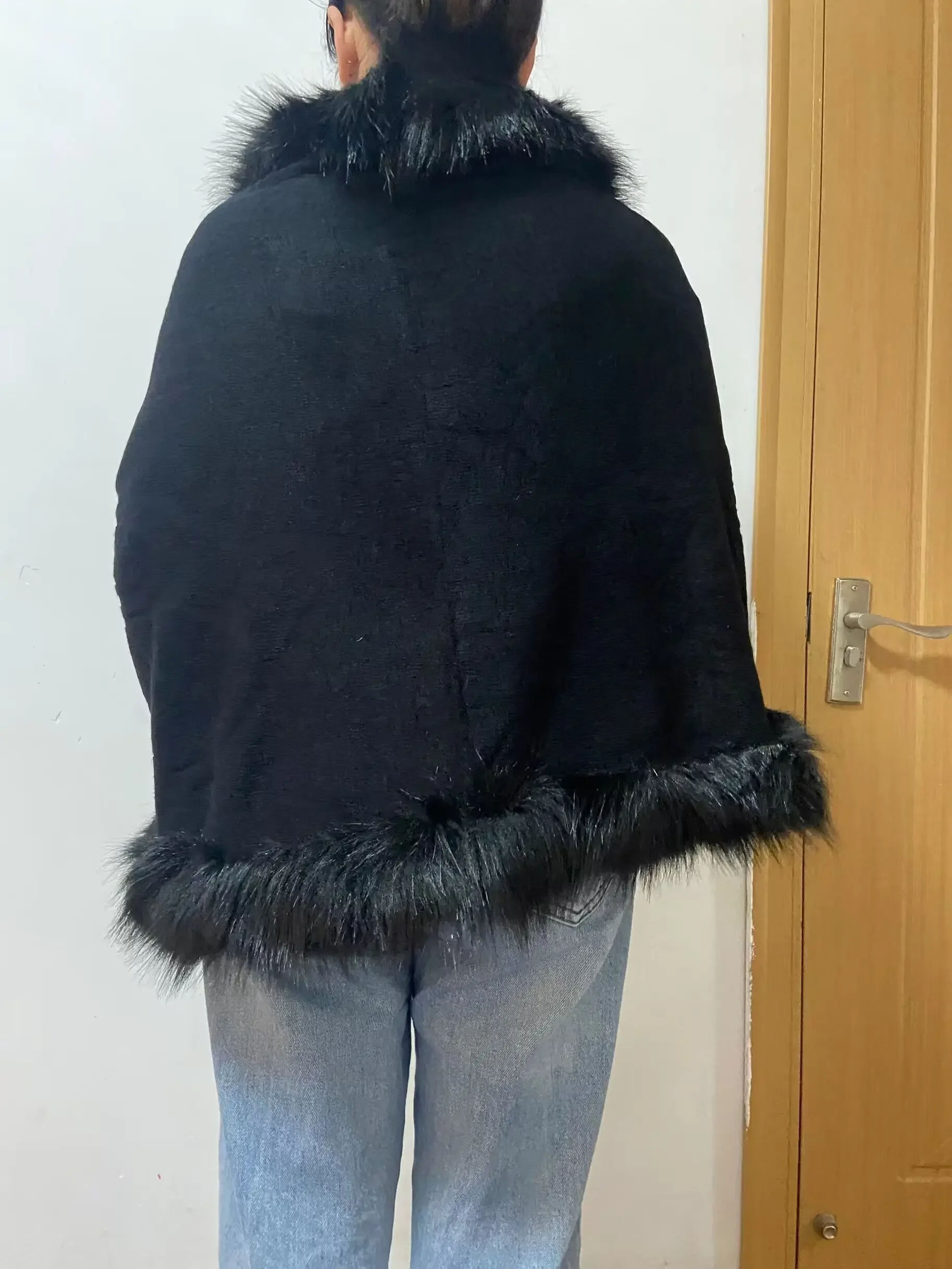 13 Colors Faux Fox Fur Collar Wool Cashmere Poncho Capes New Winter Women Black White Knitted Cardigan Loose Emboss Shawl Coat