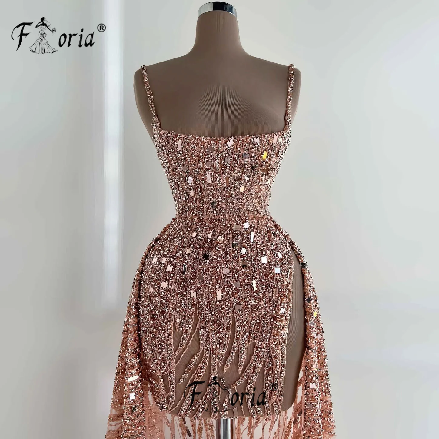 فساتين لحضور الحفلات الموسيقية القصيرة المطرزة باللون الوردي الفاخر مع تنورة طويلة مطرزة بالخرز اللامع وحزام سباغيتي فستان خاص مثير فيستدو دي كوكتيل
