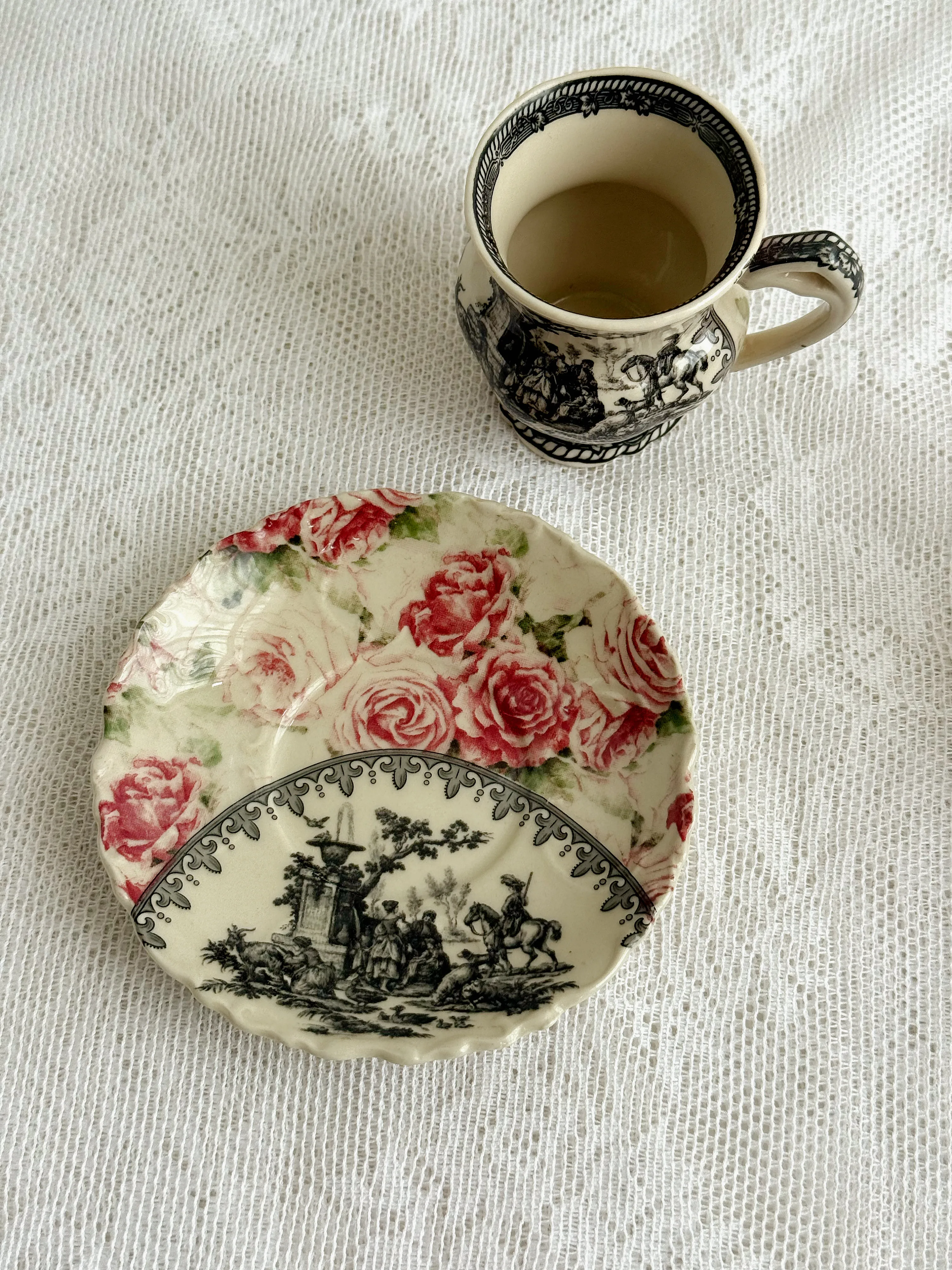 Middle aged rose warhorse black porcelain glazed medium color coffee cup