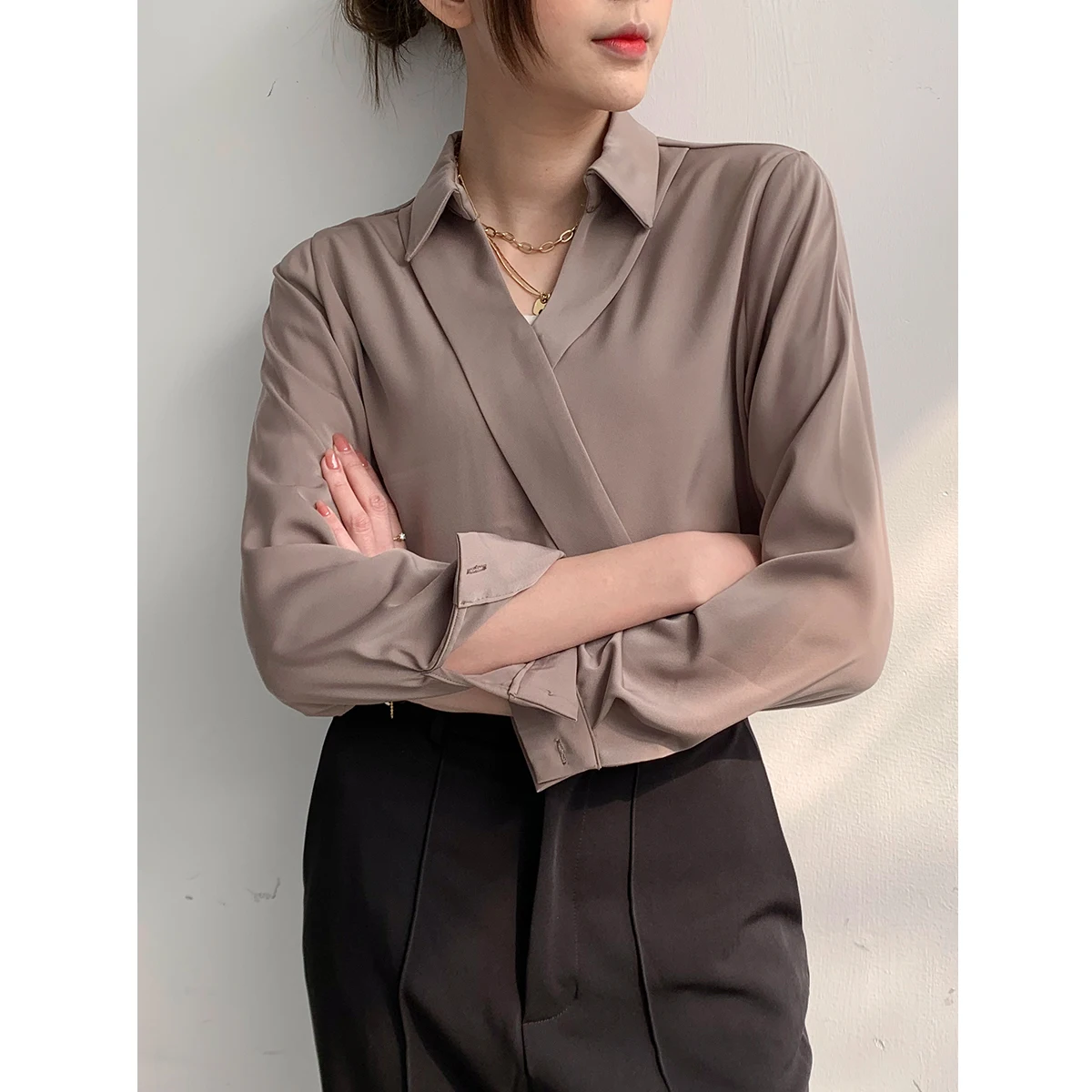 

Женская асимметричная кофейно-коричневая кофта с V-образным вырезом и изящным дизайном, длинная, модная, на осень-зиму