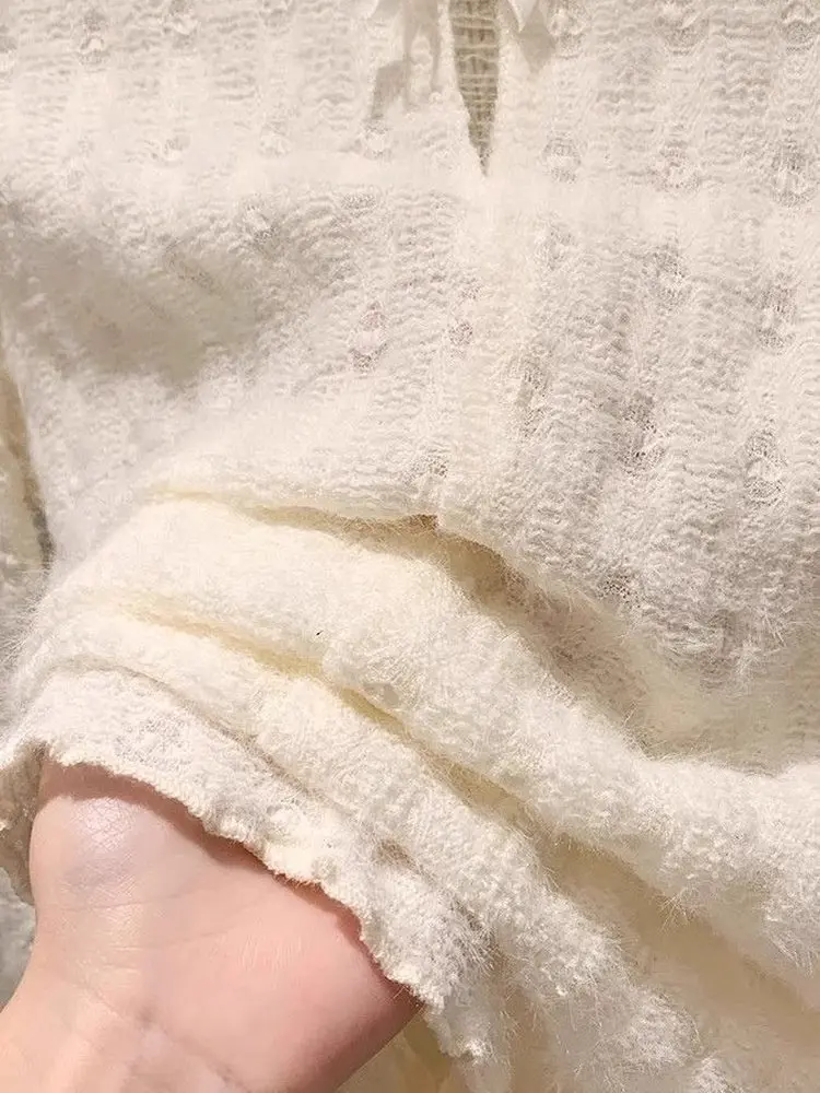 เสื้อยืดแขนยาวลายลูกไม้ฉลุลายสไตล์ฤดูใบไม้ร่วงสำหรับผู้หญิง ดีไซน์แฟชั่นทรงกระดิ่ง สวมใส่สบาย สไตล์เกาหลี