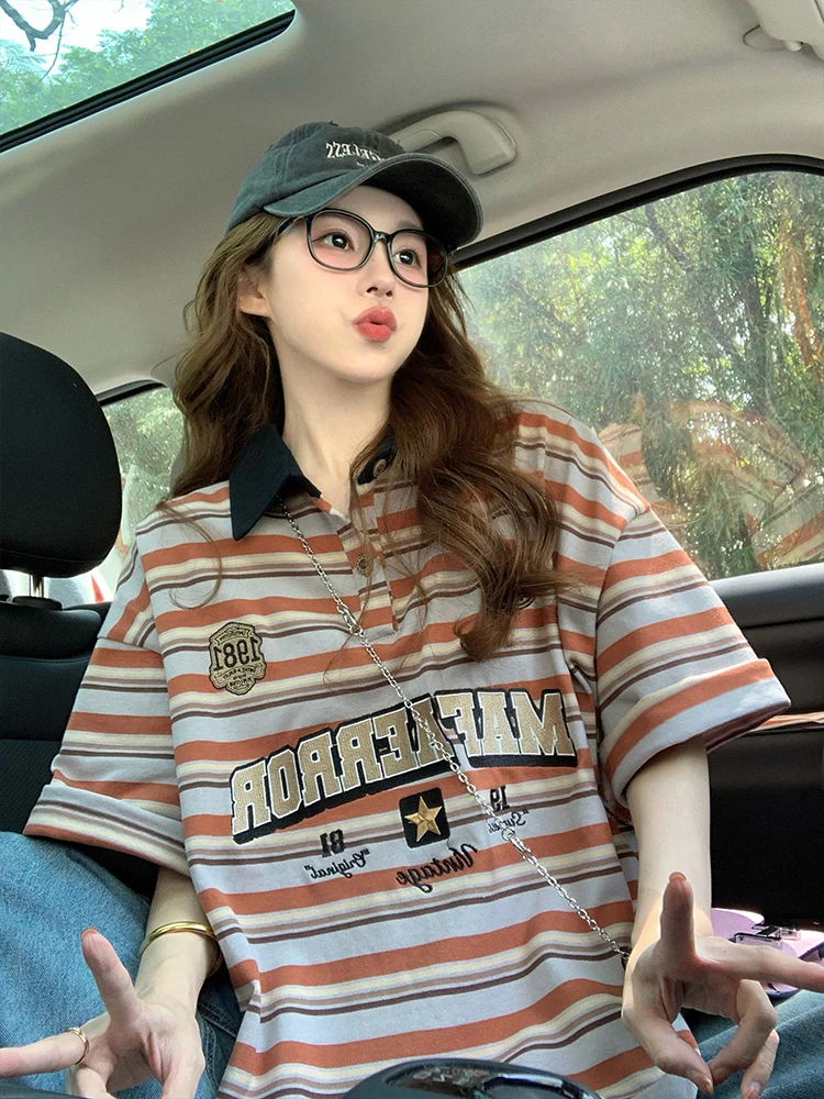 เสื้อยืดลายทางสไตล์อเมริกันย้อนยุค ดีไซน์หลวมๆ สำหรับผู้หญิง เสื้อทรงสเวตเชิ้ตสำหรับฤดูร้อน สไตล์วิทยาลัย เวอร์ชั่นเกาหลี ผ้าคอตตอนผสม