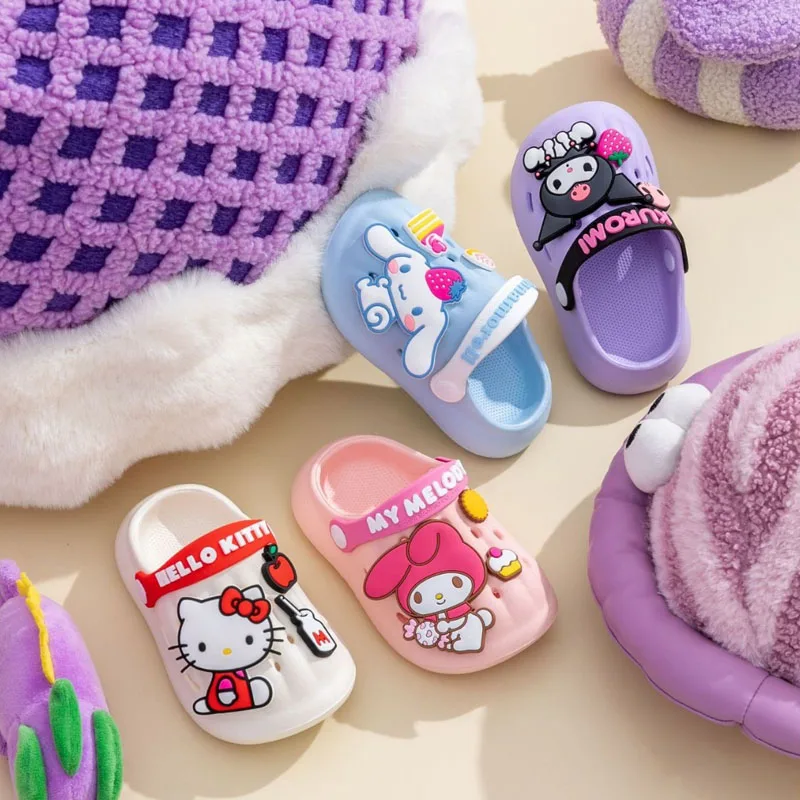 Sanrio Children\'s Fashion Hole Sandals Indoor Anti Slip and Collision Resistant Cartoon Two Ways To Wear Sandals and Slippers