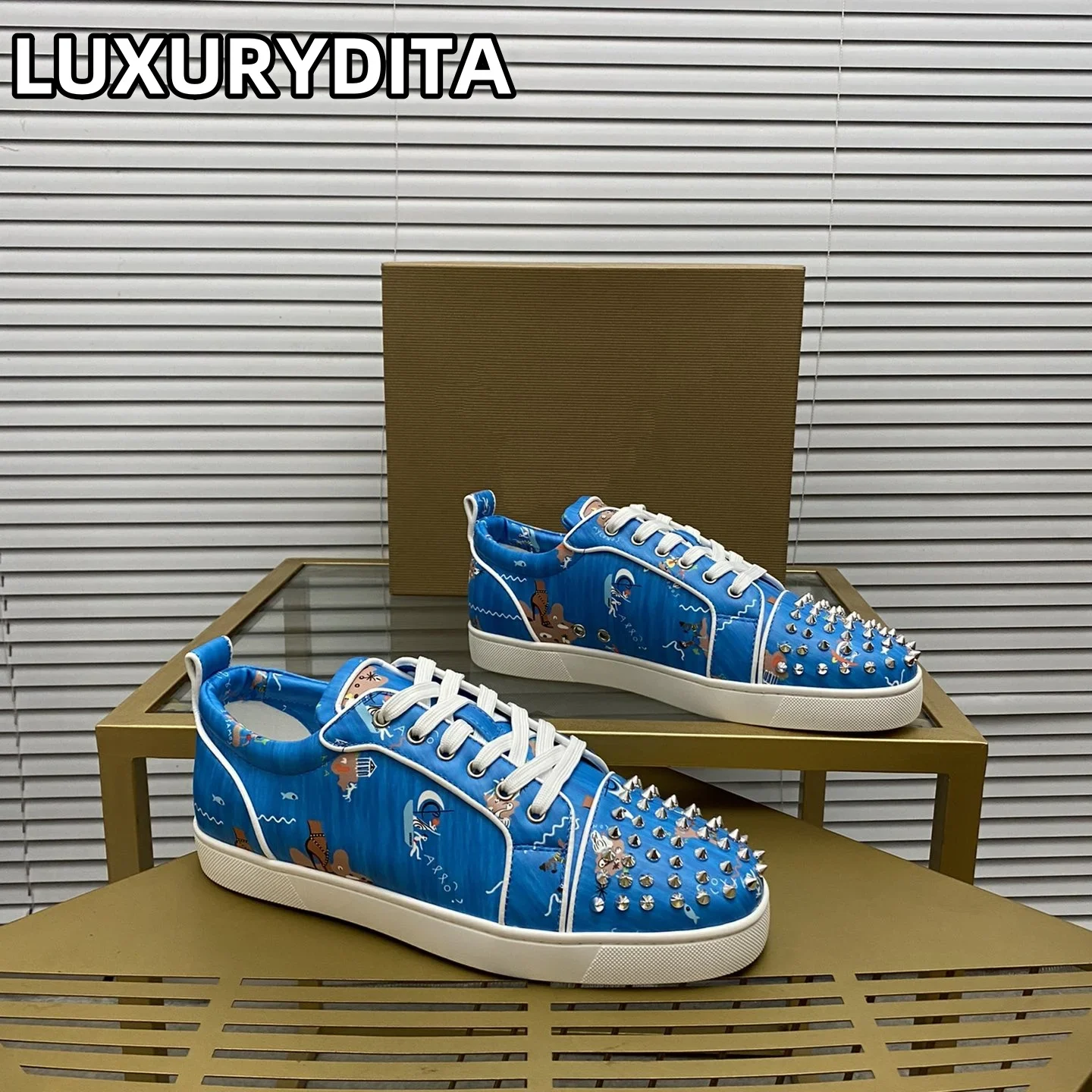 

Top Quality Womens Trendy Casual Tennis Shoes Luxury Mens Real Leather Sneakers 35-48 Designr Rivet Red Soled Lovers Shoes M0053