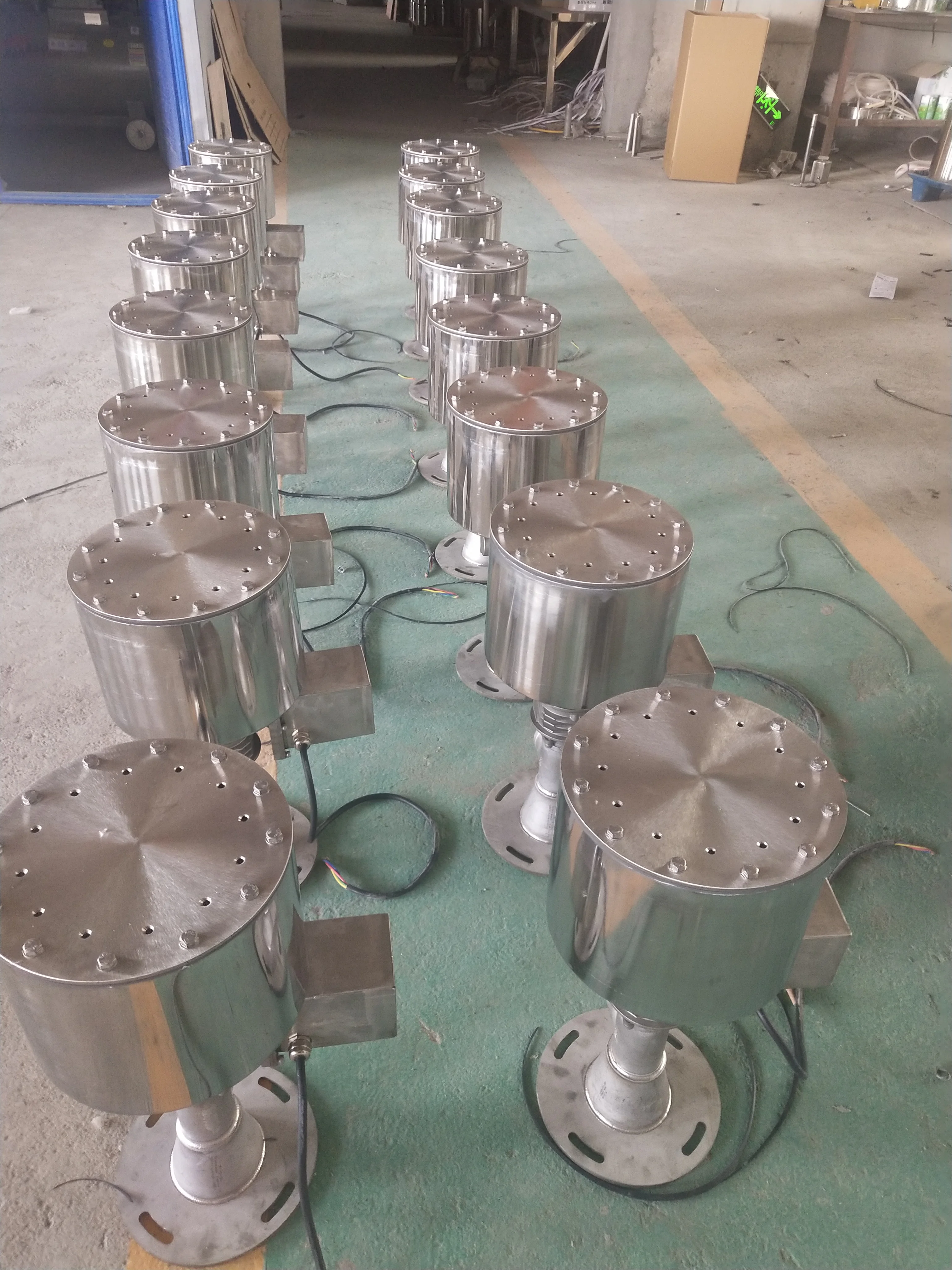 Durable and environmentally friendly outdoor fountain rotating flower basket design