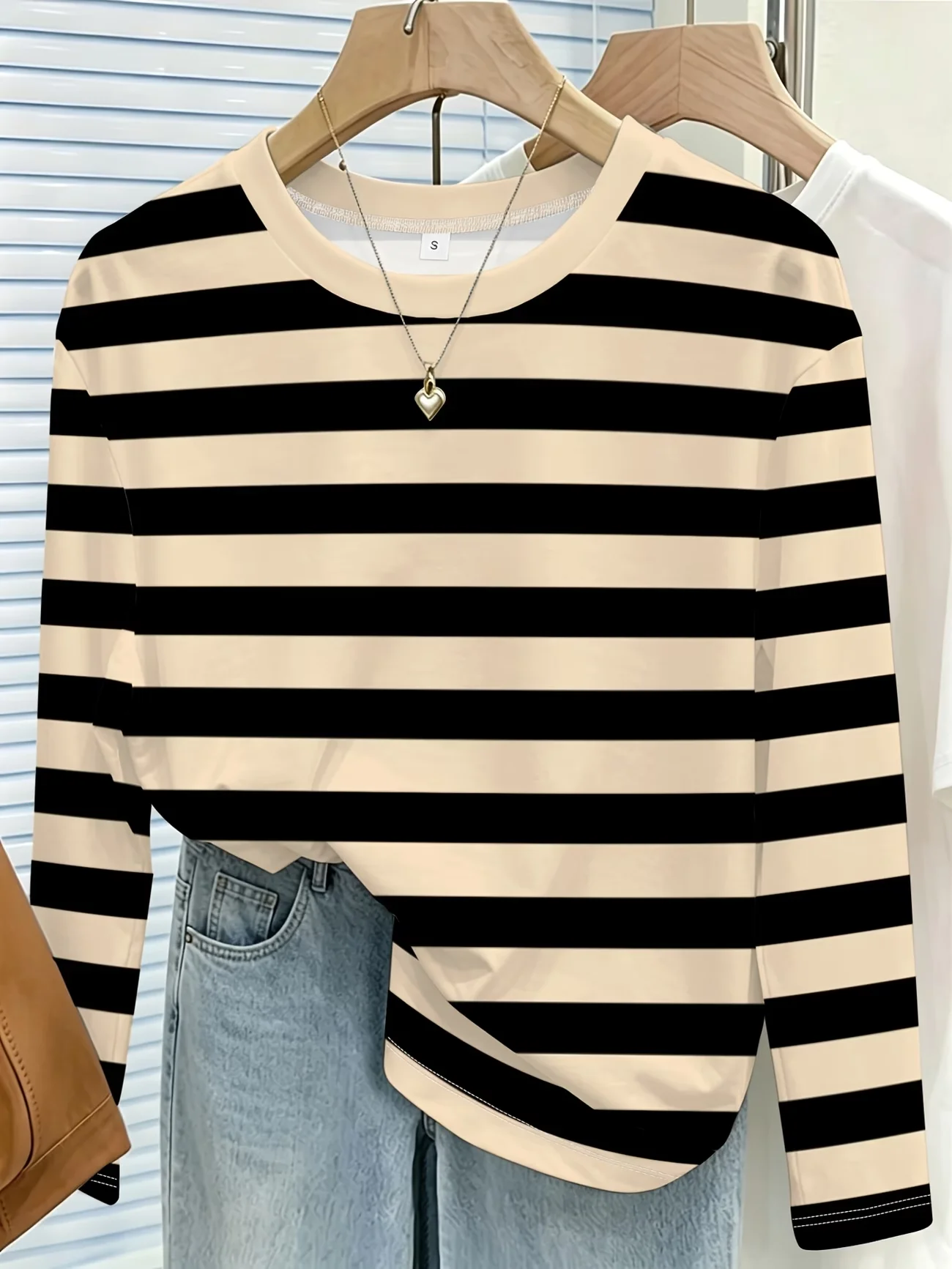 Frühlings- und Herbst-T-Shirt für Damen mit minimalistischem Streifenmuster, lässigem Rundhalsausschnitt, langen Ärmeln, in Übergrößen, im Retro-Amerikanischen Stil. – Detail 5