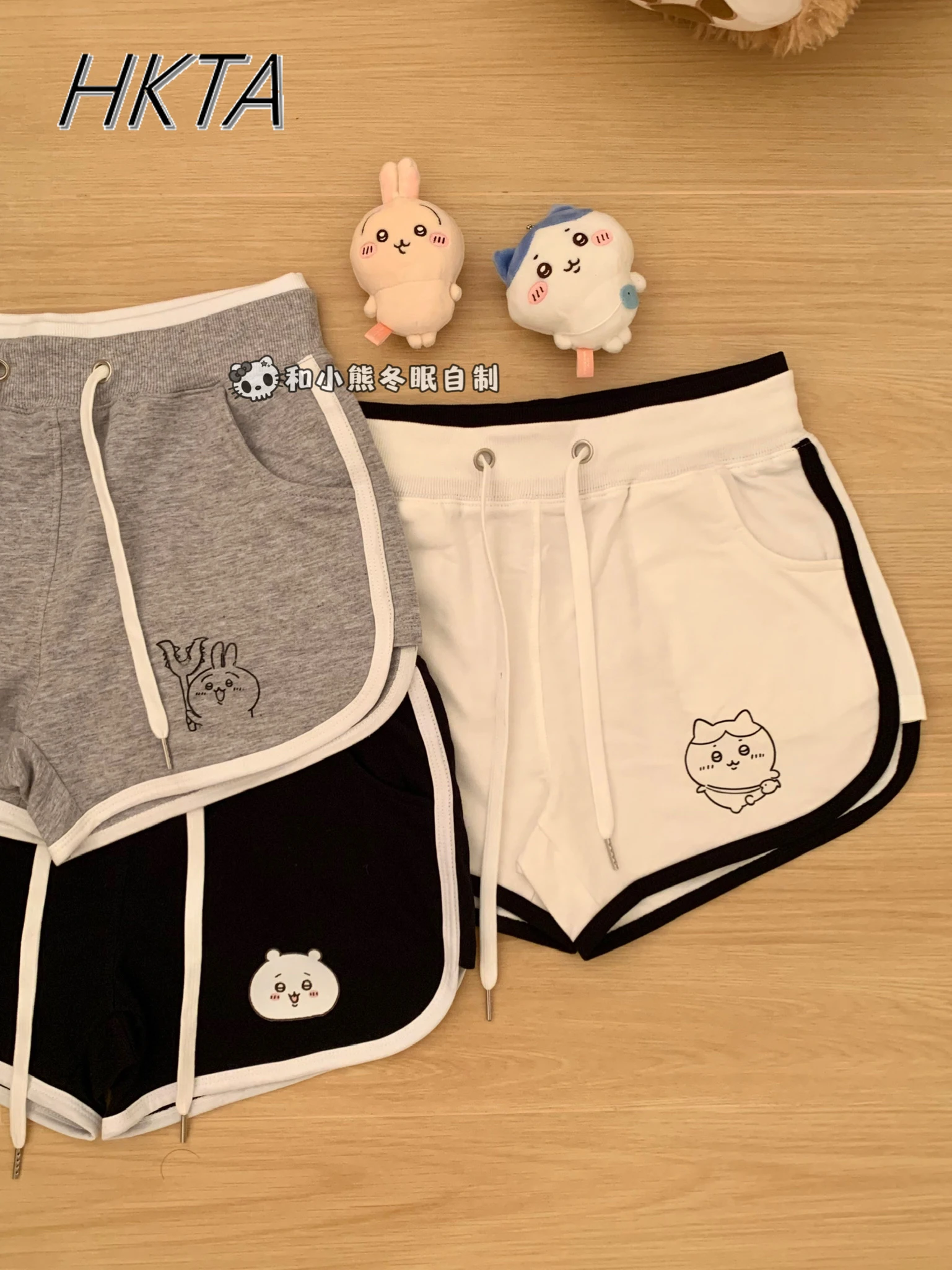 Pantaloncini casual larghi in tinta unita con stampa simpatico cartone animato giapponese Abbigliamento estivo da donna Pantaloncini sportivi con lacci versatili e sottili Pantaloni caldi