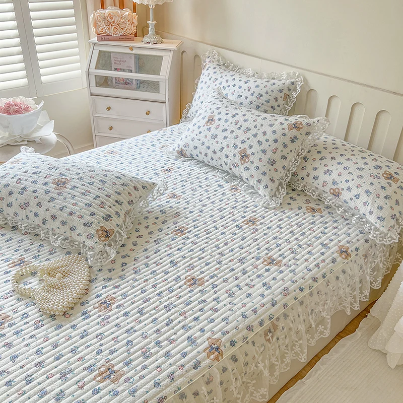 Bubble Fabric Mattress Cover with Lace Queen/King Quilted Thicken Mattress Protector Bear Printed Fitted Sheet roupa de cama
