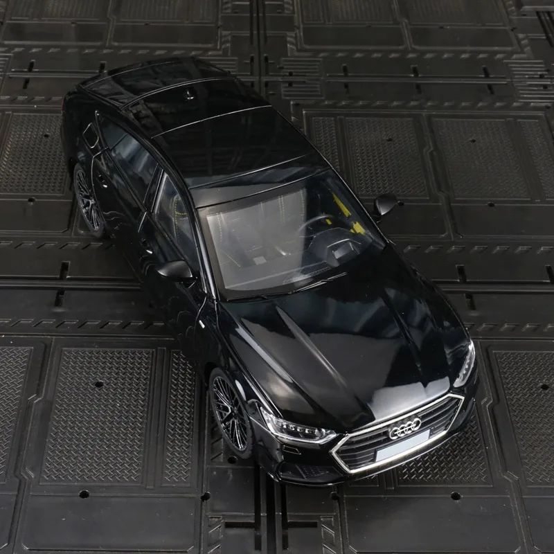 Simulación 1:24, modelo de coche de aleación Audi A7, puertas y capó de motor, el maletero se puede abrir, suspensión de dirección, sonido y luz