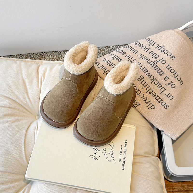 2025 Botas cortas de felpa de pelo de cordero para niños, zapatos para niñas, botas cálidas con suelas suaves, zapatos de invierno para niñas, botas de nieve para niños