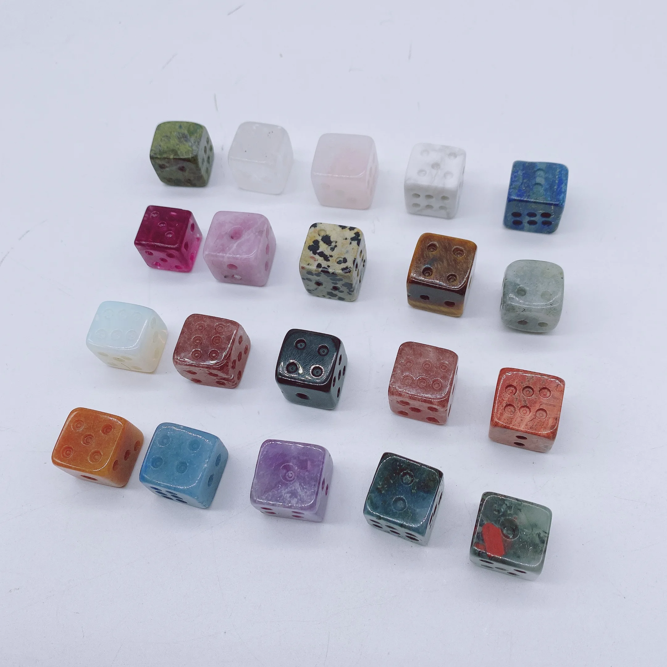 2pcs Natural Mixed material Dice Energy Reiki Gemstone Cube Palm Carving Decoration Crystal Quartz Healing High Quality For Gift