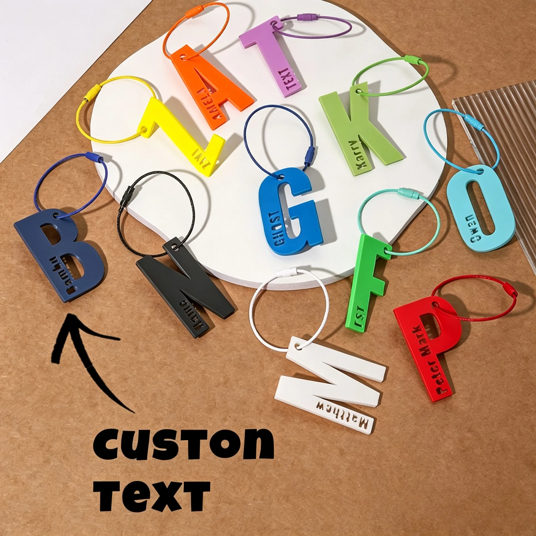 Porte-clés en acrylique personnalisé avec nom, étiquette de bagage pour couple ou meilleure amie, cordon en silicone coloré, best-seller