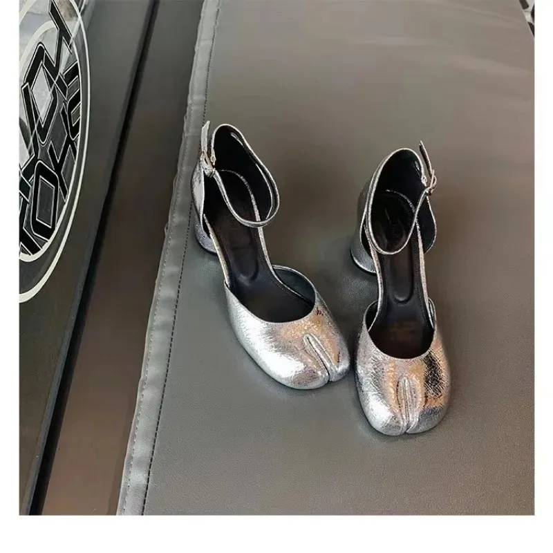 

Fashion Tabi Ninja Shoes Women Split Toe Shallow Sandals woman Single Mid Heel Mary Janes Shoes for women Female Pumps