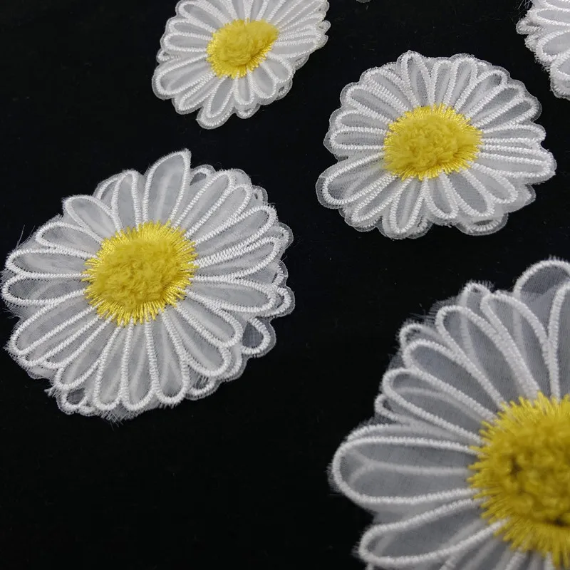 6PCS Christmas Patches Embroidery Cute Flowers Daisy Appliques Patch Parches Para La Ropa Stickers For Cothing Dress P0162