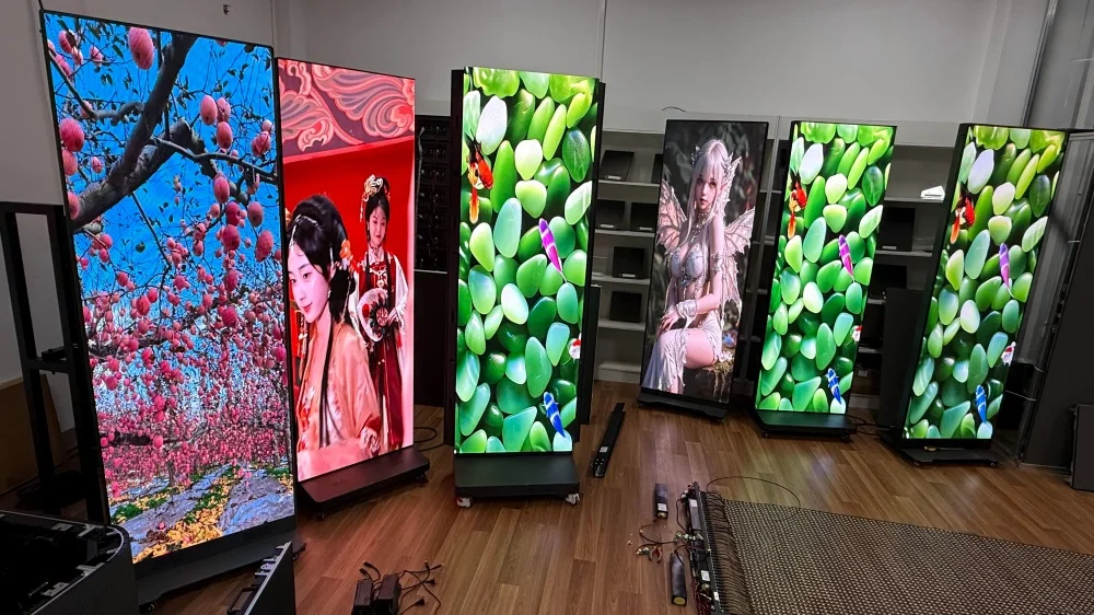 P4.0mm 8K HDR10+ Waterproof High Brightness Wide Viewing Angle LED Poster Display Stand Portable Digital Signage Advertising